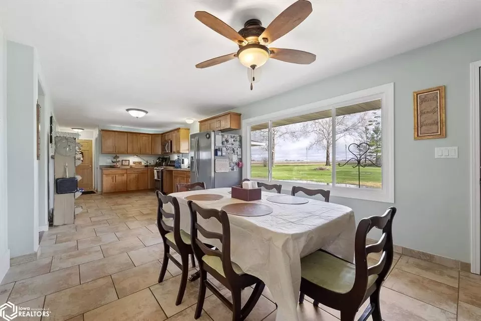 Dining - 6544 Hunt Rd, Burlington, IA 52601 photo 1 of 1