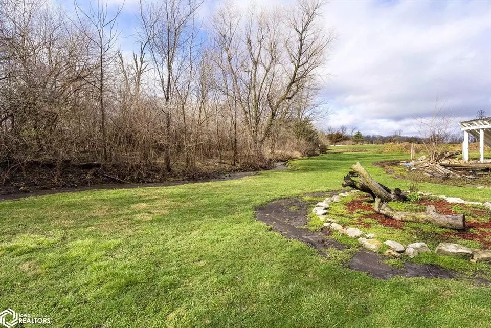 Exterior - 6544 Hunt Rd, Burlington, IA 52601 photo 6 of 7