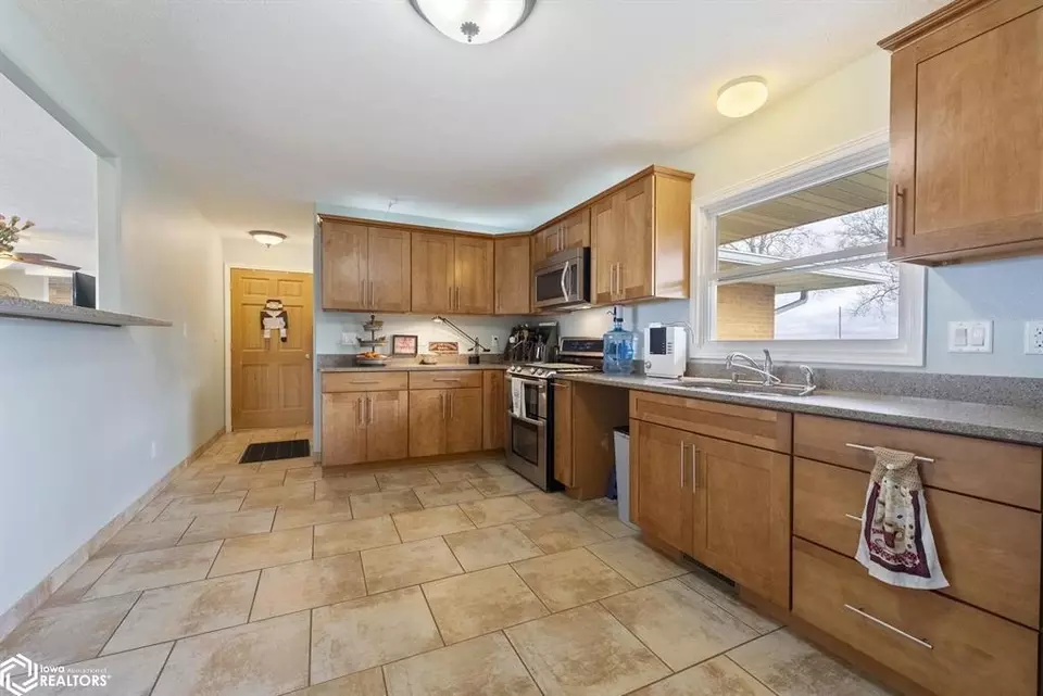 Kitchen - 6544 Hunt Rd, Burlington, IA 52601 photo 2 of 3