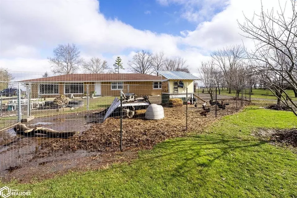 Exterior - 6544 Hunt Rd, Burlington, IA 52601 photo 2 of 7