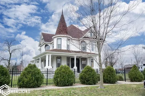 203 N Main St, Blakesburg, IA 52536