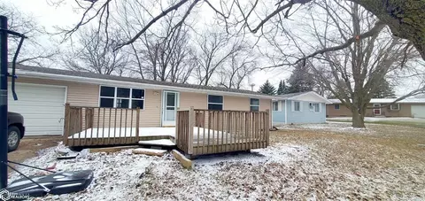 127 Oakridge Dr, Forest City, IA 50436