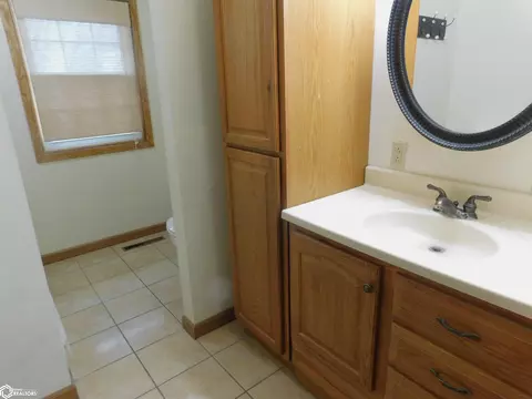 Bath - 2301 Frontier Rd, Denison, IA 51442 photo 2 of 4