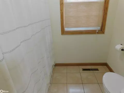 Bath - 2301 Frontier Rd, Denison, IA 51442 photo 3 of 4