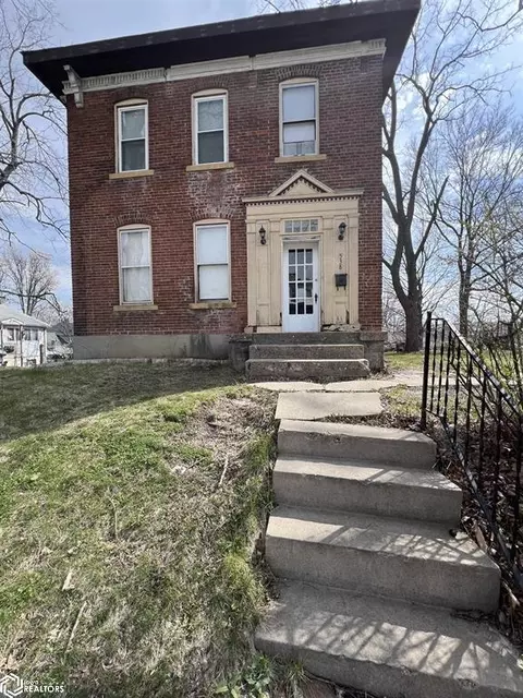 538 S 10th St, Burlington, IA 52601