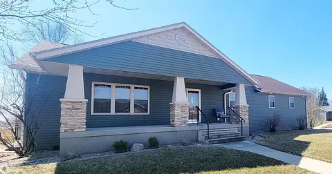 285 W Cardinal St, Garner, IA 50438
