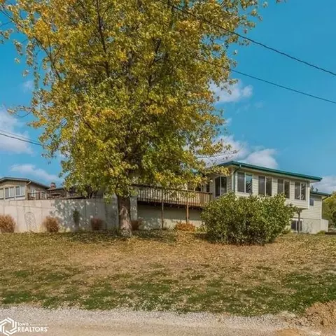 277 Eastside Ln, Montezuma, IA 50171