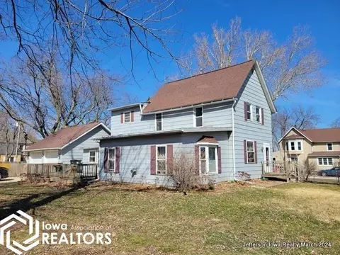 608 12th St S, Grand Junction, IA 50107