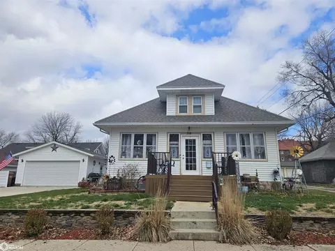 318 W 9th St, Carroll, IA 51401