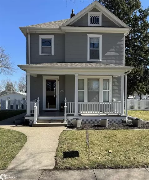 208 S Cedar St, Mediapolis, IA 52637
