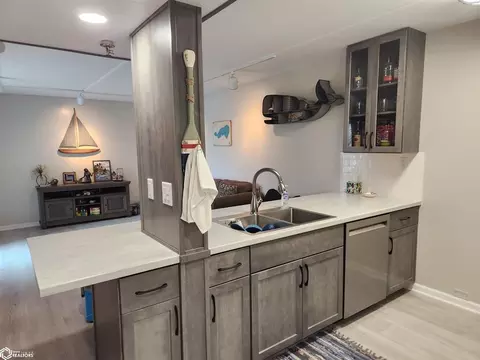 2700 N Shore Dr #401, Clear Lake, IA 50428