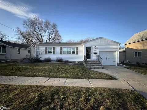 1104 9th Ave S, Clear Lake, IA 50428