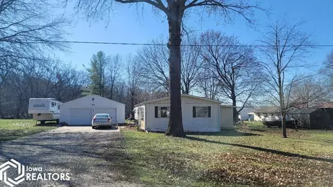 904 Main St, Eddyville, IA 52553