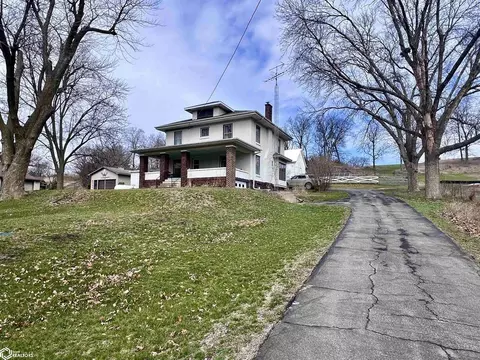 2224 River Rd, Iowa Falls, IA 50126