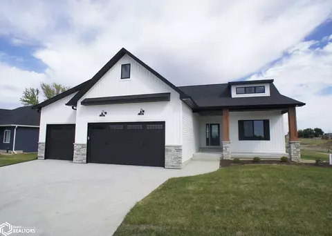 2504 Kamen Dr, Webster City, IA 50595