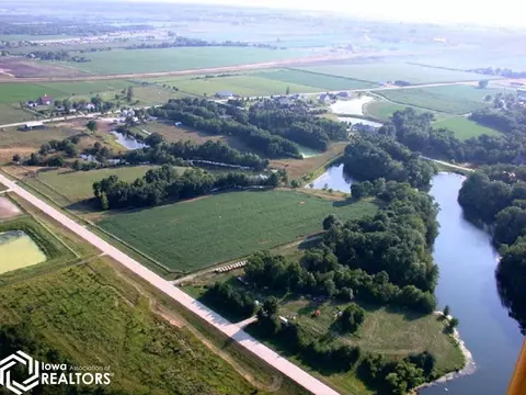 04 Wood Duck Cove Dr, West Burlington, IA 52655