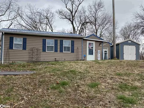 6158 Waukonda Dr, Brooklyn, IA 52211