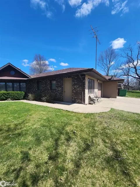 2104 Burlington Rd, University Park, IA 52595