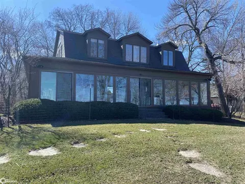 15548 Dodge Ave, Clear Lake, IA 50428