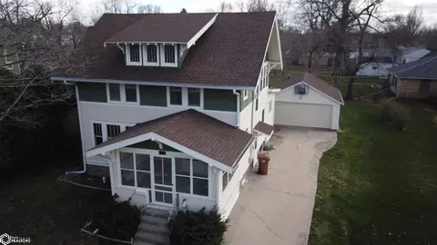 608 10th Ave, Grinnell, IA 50112