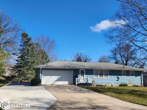 698 6th St SE, Mason City, IA 50401