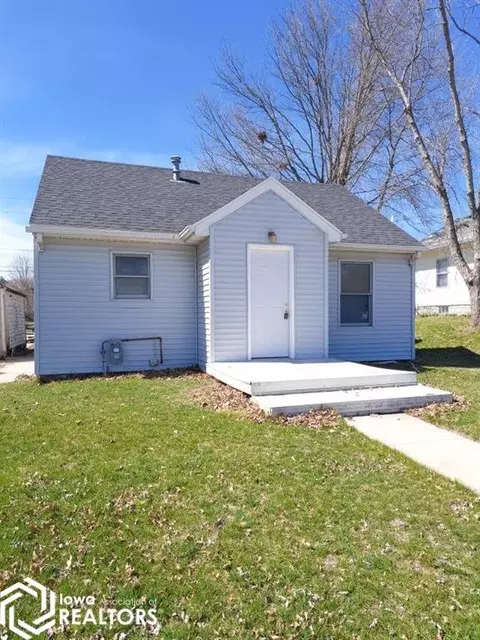 415 4th St SE, Hampton, IA 50441