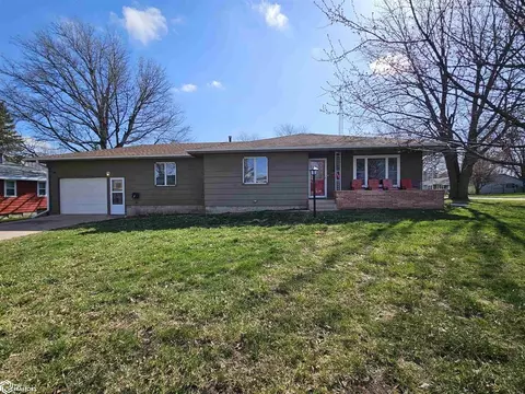 1904 Crestview Dr, Carroll, IA 51401