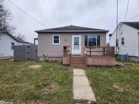 125 24th St SW, Mason City, IA 50401
