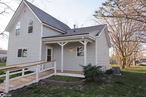 307 E Pine St, Winfield, IA 52659