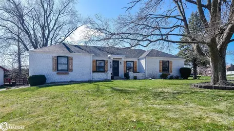 301 Friendly Dr, Marshalltown, IA 50158