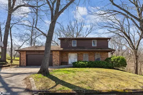 4018 Sycamore Dr, Mount Pleasant, IA 52641