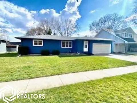 645 W 11th St, Garner, IA 50438