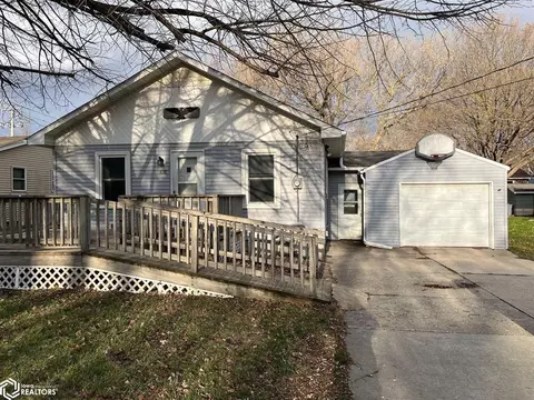 105 S 20th, Clear Lake, IA 50428