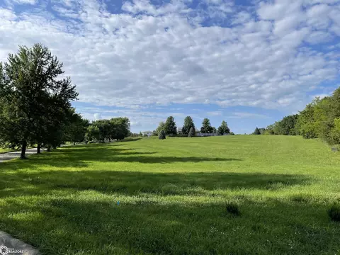 1101 Lakeview Dr, Fairfield, IA 52556