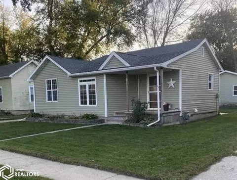 611 S 14th St, Clear Lake, IA 50428