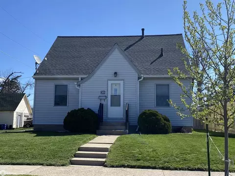 205 N 4th St, Marshalltown, IA 50158