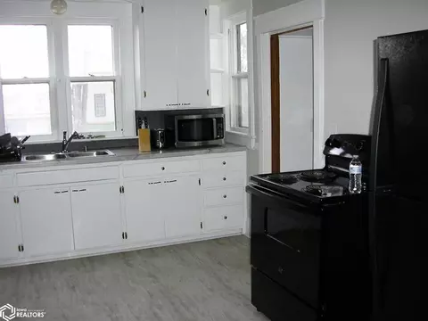 Kitchen - 701 E 9th St, Atlantic, IA 50022 photo 1 of 1