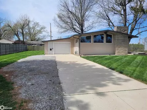 507 W 15th St, Newton, IA 50208