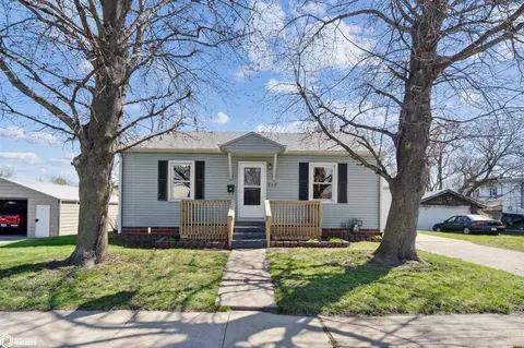 717 N 3rd Ave E, Newton, IA 50208