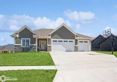 3005 Bos Ridge Rd, Pella, IA 50219