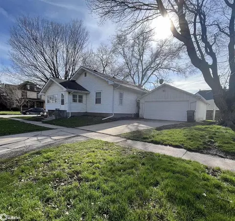 22 S 3rd St, Albia, IA 52531