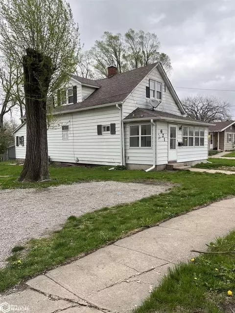 621 Benton Ave E, Albia, IA 52531