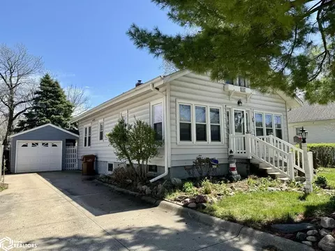 706 N Maple St, Carroll, IA 51401