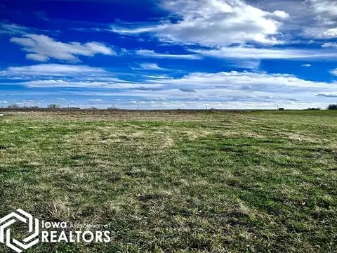 601 Bedford St, Clear Lake, IA 50428