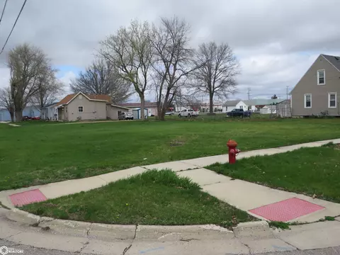 423 SW 2nd Ave, Hampton, IA 50441