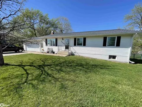 1523 E Grant St, Centerville, IA 52544