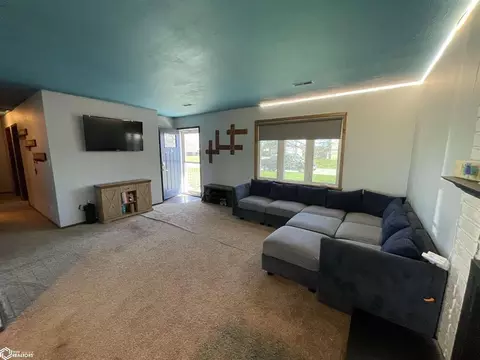 Living - 1523 E Grant St, Centerville, IA 52544 photo 2 of 4