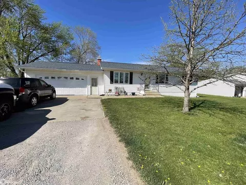 Exterior - 1523 E Grant St, Centerville, IA 52544 photo 2 of 6