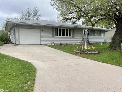 801 Arlington Dr, Marshalltown, IA 50158