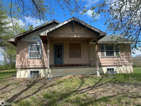 22854 482nd St, Centerville, IA 52544